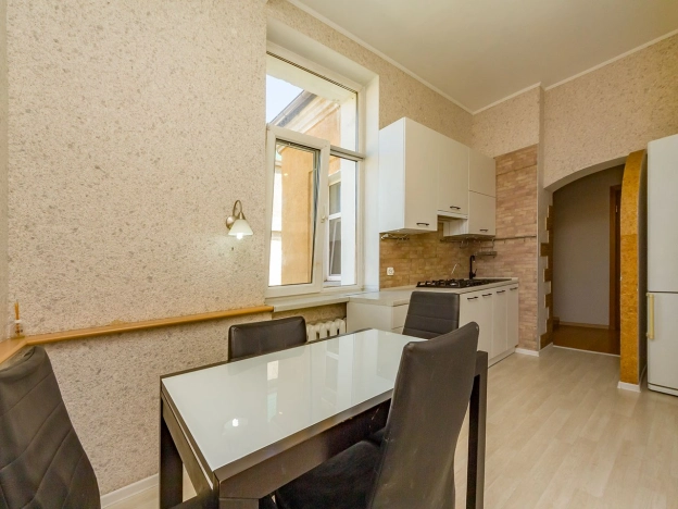 Снять квартиру в районе Ленинградский в Калининграде. Вариант № 5922320, 15, площадь -  квм, цена 44000 рублей