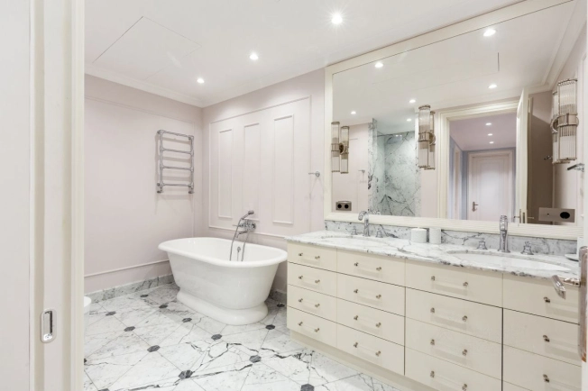 Купить четырехкомнатную квартиру на вторичке в Московской области. Вариант № 8486642, 6, площадь - квм, цена 275000000 рублей