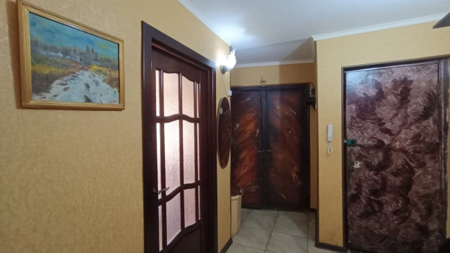 Купить трехкомнатную квартиру в Ростовской области. Вариант № 2823943, 8, площадь -  квм, цена 4730000 рублей