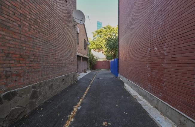 Купить дом в районе Пролетарский в Ростове-на-Дону. Вариант № 50429, 33, площадь -  квм, цена 15500000 рублей