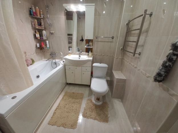 Купить четырехкомнатную квартиру в Вологде. Вариант № 24363, 10, площадь -  квм, цена 11700000 рублей