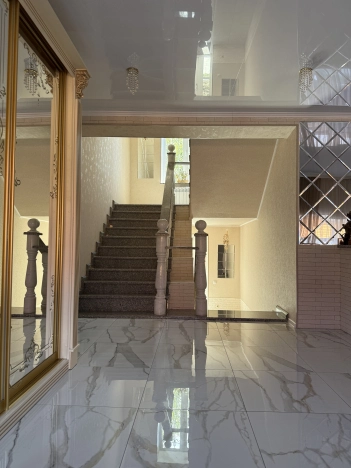 Купить дом в Тюменской области. Вариант № 9556439, 4, площадь -  квм, цена 27000000 рублей