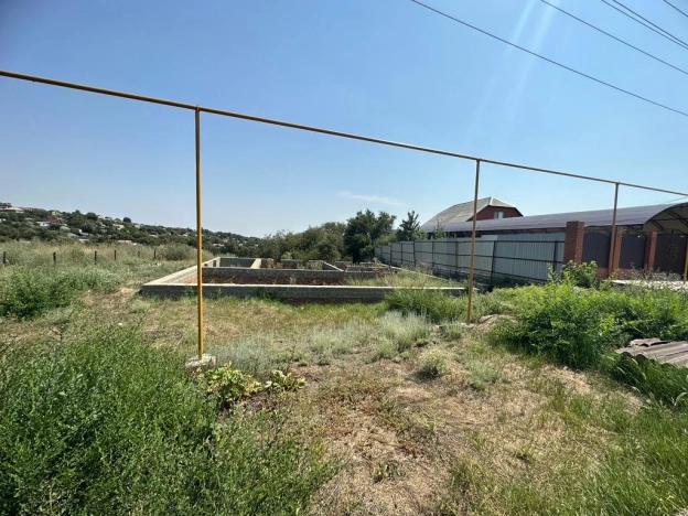 Купить земельный участок на улице Заречная в Республике Калмыкия. Вариант № 7947, 0, площадь -  квм, цена 2400000 рублей