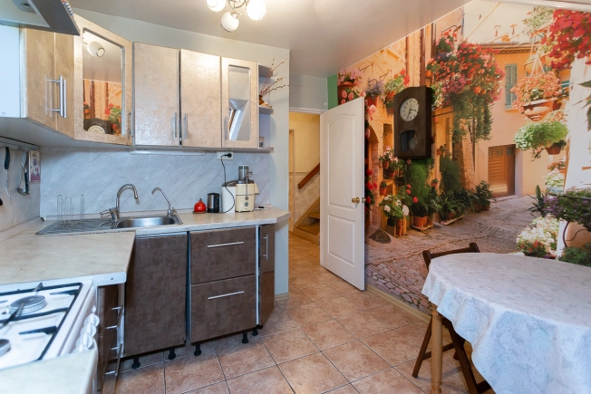 Купить двухкомнатную квартиру на улице Пожарского в Суздале. Вариант № 9823087, 4, площадь -  квм, цена 12000000 рублей