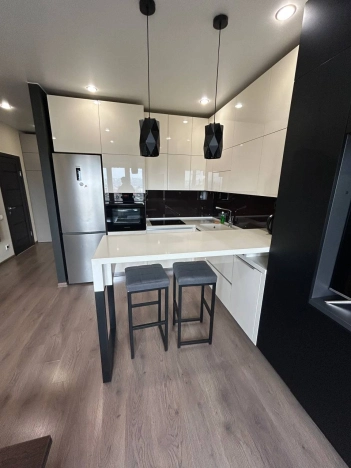 Купить квартиру на вторичке в Иркутске. Вариант № 7562238, 5, площадь -  квм, цена 9800000 рублей