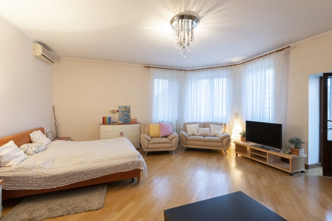 Купить четырехкомнатную квартиру в районе Сокол в Москве. Вариант № 19435, 9, площадь -  квм, цена 30600000 рублей