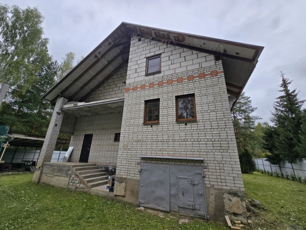 Купить дом на улице Лесная в Ярославской области. Вариант № 3716685, 2, площадь -  квм, цена 11000000 рублей