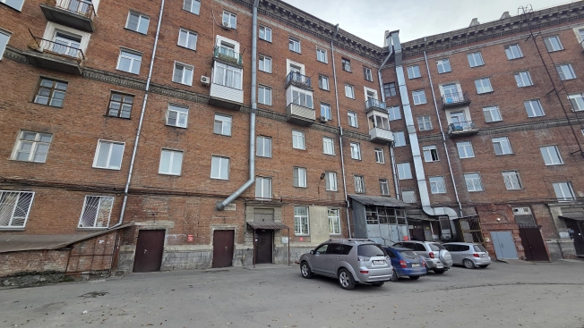 Купить трехкомнатную квартиру в Новосибирске. Вариант № 8665705, 32, площадь -  квм, цена 12500000 рублей