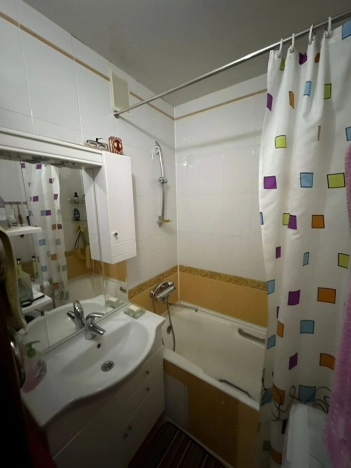 Купить трехкомнатную квартиру в районе Калининский в Новосибирске. Вариант № 4007841, 16, площадь -  квм, цена 6450000 рублей