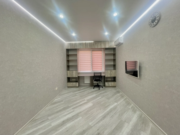 Купить двухкомнатную квартиру в Новороссийске. Вариант № 8280414, 13, площадь -  квм, цена 17000000 рублей