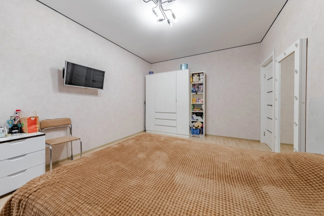 Купить трехкомнатную квартиру в Ленинградской области. Вариант № 8126607, 10, площадь -  квм, цена 15900000 рублей