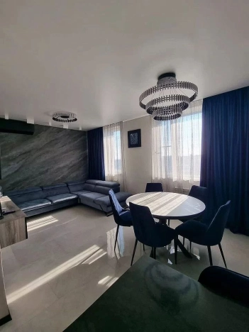 Купить трехкомнатную квартиру в районе Кировский в Ростове-на-Дону. Вариант № 36432, 7, площадь -  квм, цена 35700000 рублей