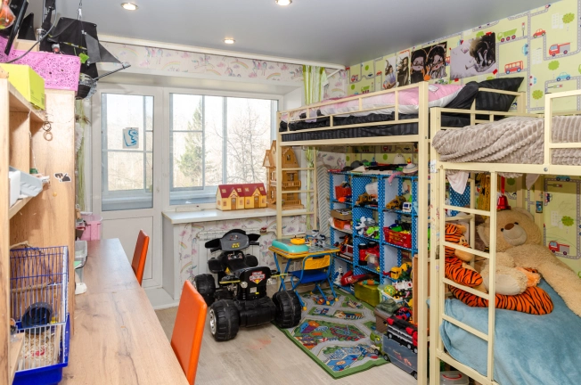 Купить трехкомнатную квартиру в районе Калининский в Новосибирске. Вариант № 30423, 30, площадь -  квм, цена 3615000 рублей