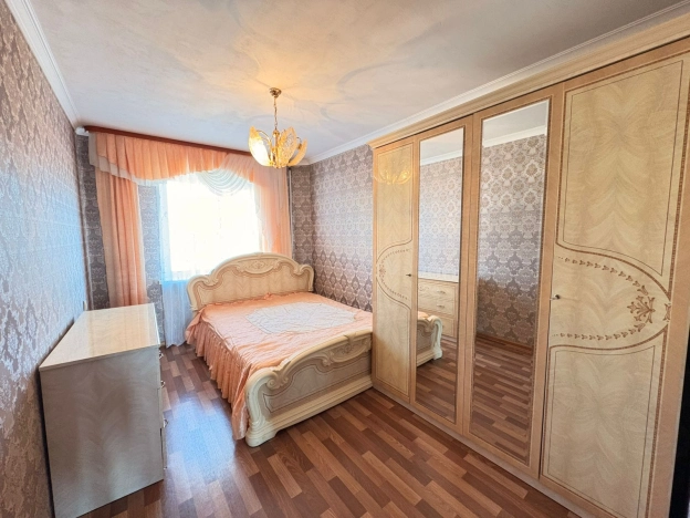 Снять квартиру в Тобольске. Вариант № 10215185, 6, площадь -  квм, цена 42000 рублей