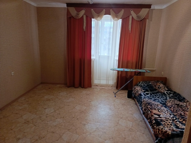 Купить трехкомнатную квартиру в Тюменской области. Вариант № 8558, 6, площадь -  квм, цена 5949000 рублей