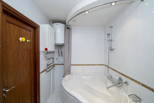 Купить трехкомнатную квартиру на улице Германа Лопатина в Нижнем Новгороде. Вариант № 26123, 9, площадь -  квм, цена 15700000 рублей