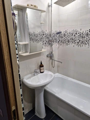 Снять квартиру в Тобольске. Вариант № 10278440, 7, площадь -  квм, цена 50000 рублей