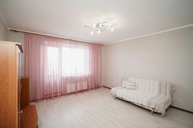 Купить двухкомнатную квартиру в Омске. Вариант № 6816396, 5, площадь -  квм, цена 6850000 рублей