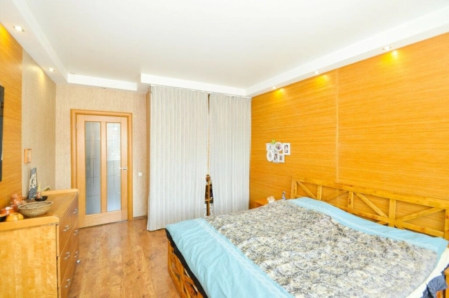 Купить трехкомнатную квартиру в Новосибирской области. Вариант № 8148694, 6, площадь -  квм, цена 12980000 рублей