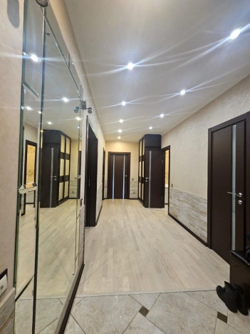 Купить трехкомнатную квартиру на улице Профсоюзная в Москве. Вариант № 10608856, 5, площадь -  квм, цена 22000000 рублей