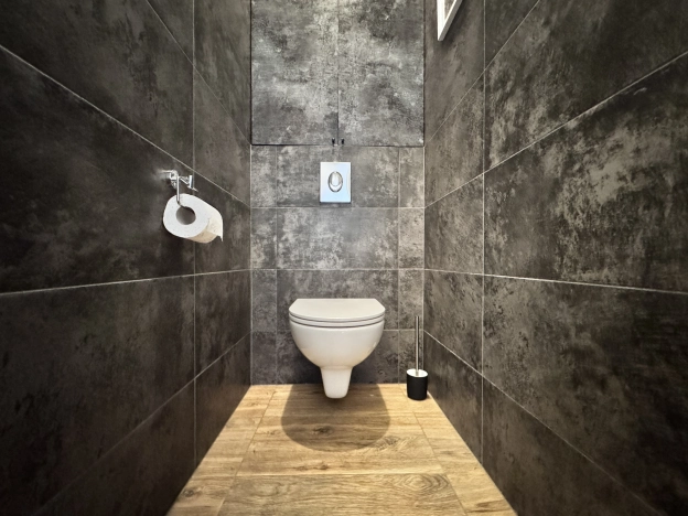 Купить пятикомнатную квартиру в Санкт-Петербурге. Вариант № 29526, 18, площадь -  квм, цена 27450000 рублей