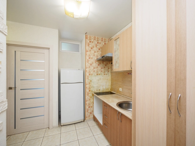 Купить однокомнатную квартиру в Омске. Вариант № 2583384, 6, площадь -  квм, цена 3150000 рублей