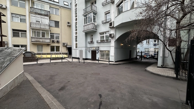 Купить квартиру в Москве. Вариант № 10619257, 42, площадь -  квм, цена 110000000 рублей