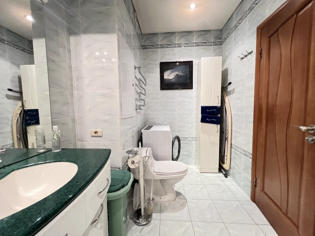 Купить трехкомнатную квартиру в ЮЗАО в Москве. Вариант № 24229, 17, площадь -  квм, цена 33000000 рублей