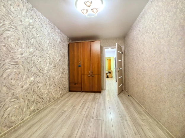 Купить трехкомнатную квартиру в Микрорайоне 8-й, Элиста в Элисте. Вариант № 9090985, 2, площадь -  квм, цена 6100000 рублей