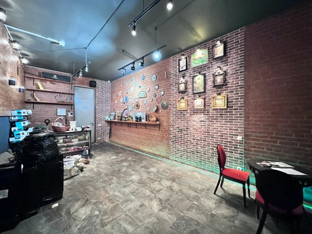 Купить трехкомнатную квартиру в Санкт-Петербурге. Вариант № 9968157, 10, площадь -  квм, цена 70000000 рублей