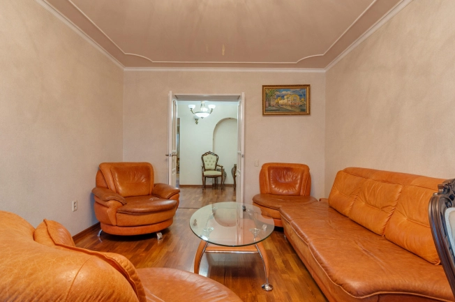 Купить квартиру в Вологодской области. Вариант № 8790858, 20, площадь -  квм, цена 12000000 рублей