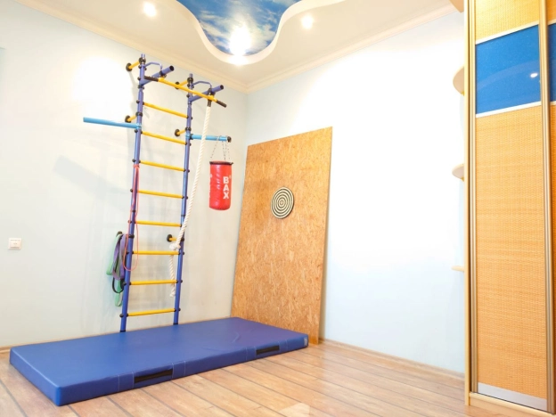 Купить четырехкомнатную квартиру в Омске. Вариант № 26033, 15, площадь -  квм, цена 23750000 рублей