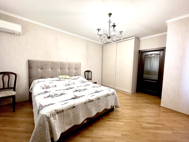 Купить двухкомнатную квартиру на улице имени Калинина в Краснодаре. Вариант № 2805, 8, площадь -  квм, цена 11500000 рублей