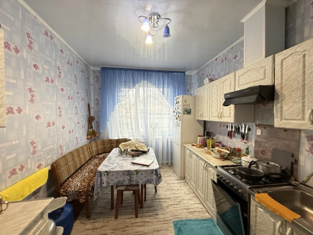 Купить дом в Строителе. Вариант № 10978842, 6, площадь -  квм, цена 6200000 рублей