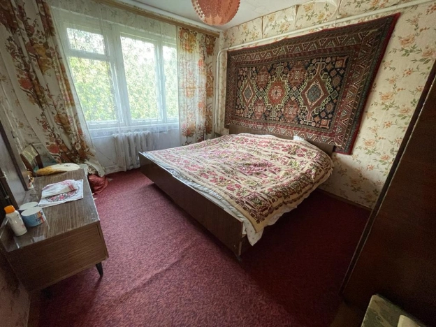 Купить трехкомнатную квартиру на вторичке в Калужской области. Вариант № 2999, 6, площадь -  квм, цена 1100000 рублей