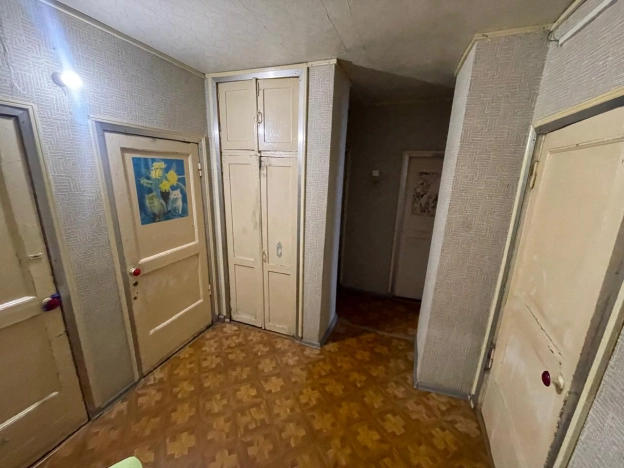 Купить трехкомнатную квартиру в Новосибирске. Вариант № 6882585, 4, площадь -  квм, цена 4000000 рублей