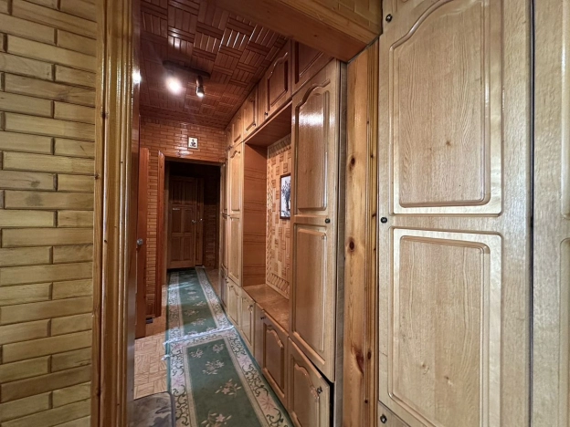 Купить квартиру на улице Коммунаров в Краснодаре. Вариант № 2665070, 10, площадь -  квм, цена 8500000 рублей