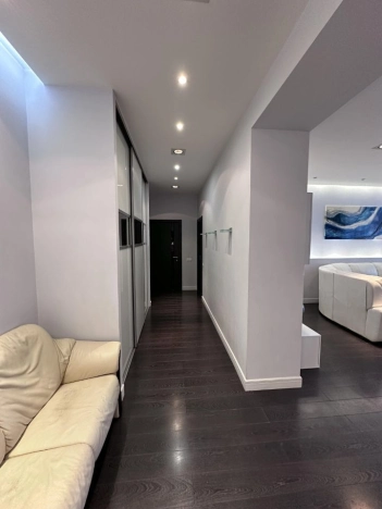 Купить трехкомнатную квартиру в Ростовской области. Вариант № 8428443, 11, площадь -  квм, цена 23000000 рублей