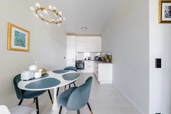 Купить однокомнатную квартиру на вторичке у метро Проспект Ветеранов в Санкт-Петербурге. Вариант № 6565, 4, площадь -  квм, цена 14100000 рублей