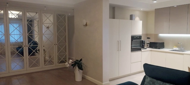 Купить трехкомнатную квартиру на улице Саларьевская в Москве. Вариант № 10597375, 10, площадь - квм, цена 26000000 рублей