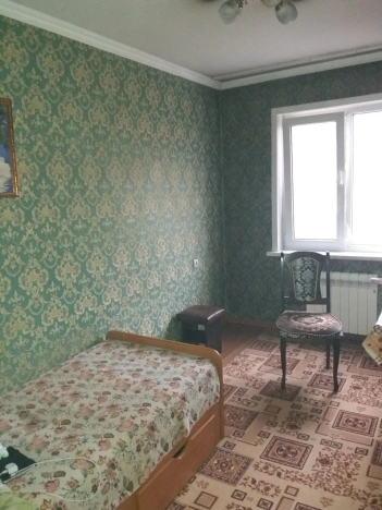 Купить трехкомнатную квартиру на вторичке в Микрорайоне 8-й, Элиста в Элисте. Вариант № 14434, 4, площадь -  квм, цена 5600000 рублей