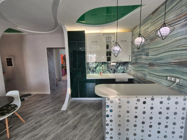 Купить трехкомнатную квартиру в Сыктывкаре. Вариант № 1367236, 5, площадь -  квм, цена 9200000 рублей