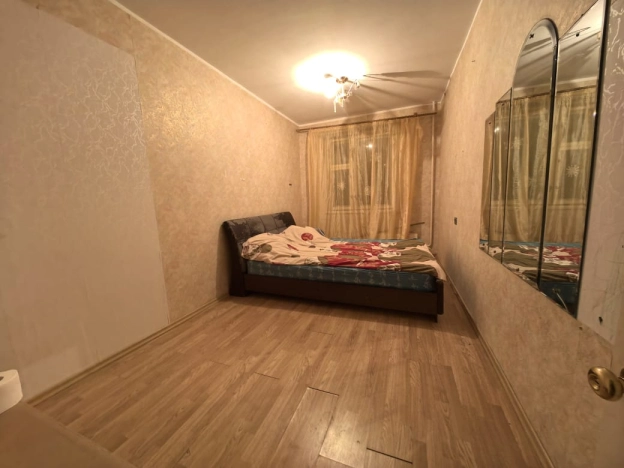 Купить трехкомнатную квартиру на вторичке в Микрорайоне 8-й, Элиста в Элисте. Вариант № 32016, 2, площадь -  квм, цена 4780000 рублей