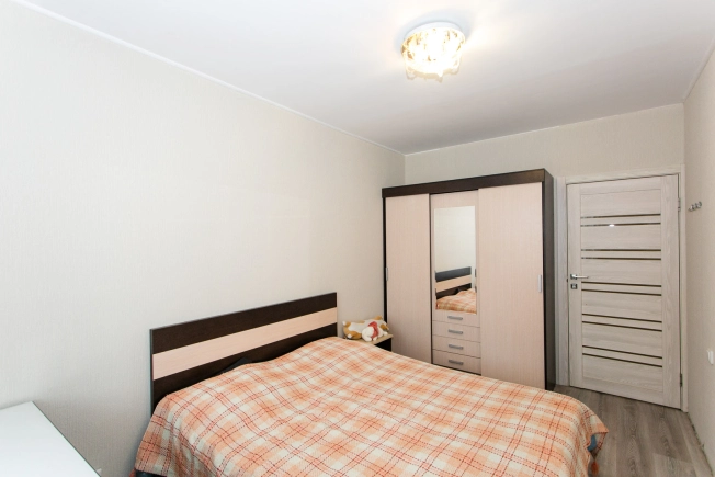 Купить трехкомнатную квартиру в районе Ленинский в Новосибирске. Вариант № 50925, 7, площадь -  квм, цена 6300000 рублей