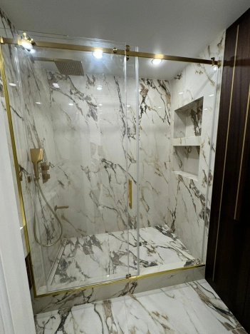 Купить двухкомнатную квартиру на вторичке у метро Молодежная в Москве. Вариант № 53318, 15, площадь -  квм, цена 44800000 рублей