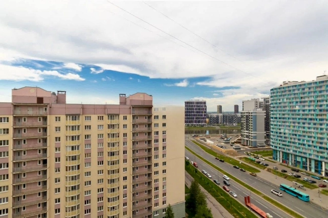 Купить трехкомнатную квартиру на улице Малоохтинский проспект в Санкт-Петербурге. Вариант № 6965550, 23, площадь -  квм, цена 14400000 рублей