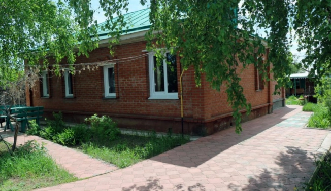 Купить дом на улице Набережная в Тюменской области. Вариант № 26023, 1, площадь -  квм, цена 3200000 рублей