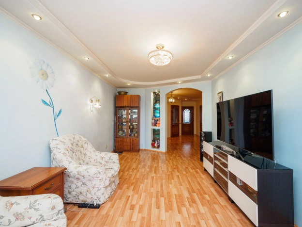 Купить трехкомнатную квартиру в Омске. Вариант № 7996512, 2, площадь -  квм, цена 15290000 рублей