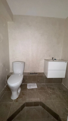 Купить коммерческую недвижимость в Элисте. Вариант № 1906306, 4, площадь -  квм, цена 3000000 рублей