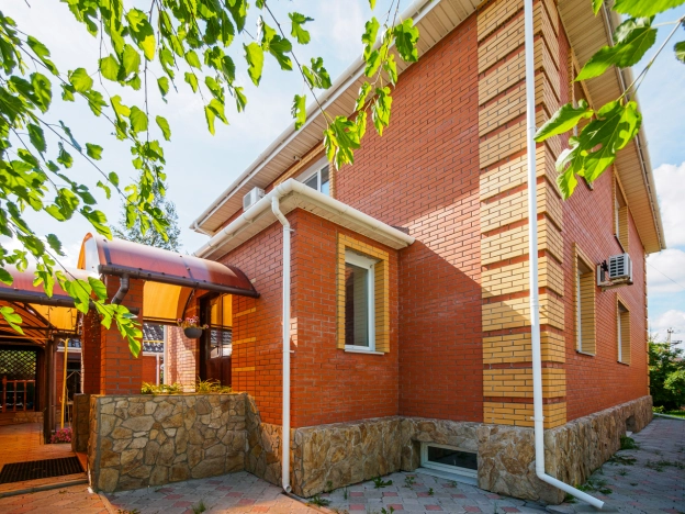 Купить дом в Микрорайоне Порт-Артур в Омске. Вариант № 2580432, 24, площадь -  квм, цена 20000000 рублей